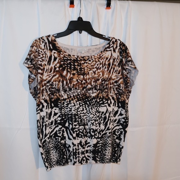 Joseph A Blouse Size L Capped sleeves Animal print Buttons Across Shoulder Top - Picture 2 of 10